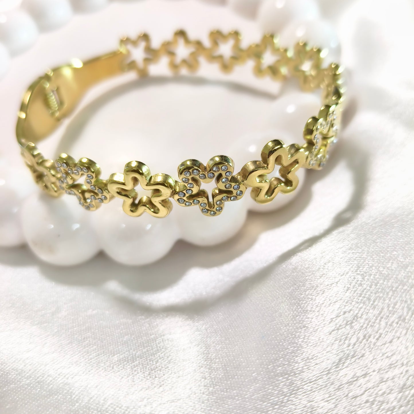 Elegant Flower Bracelet