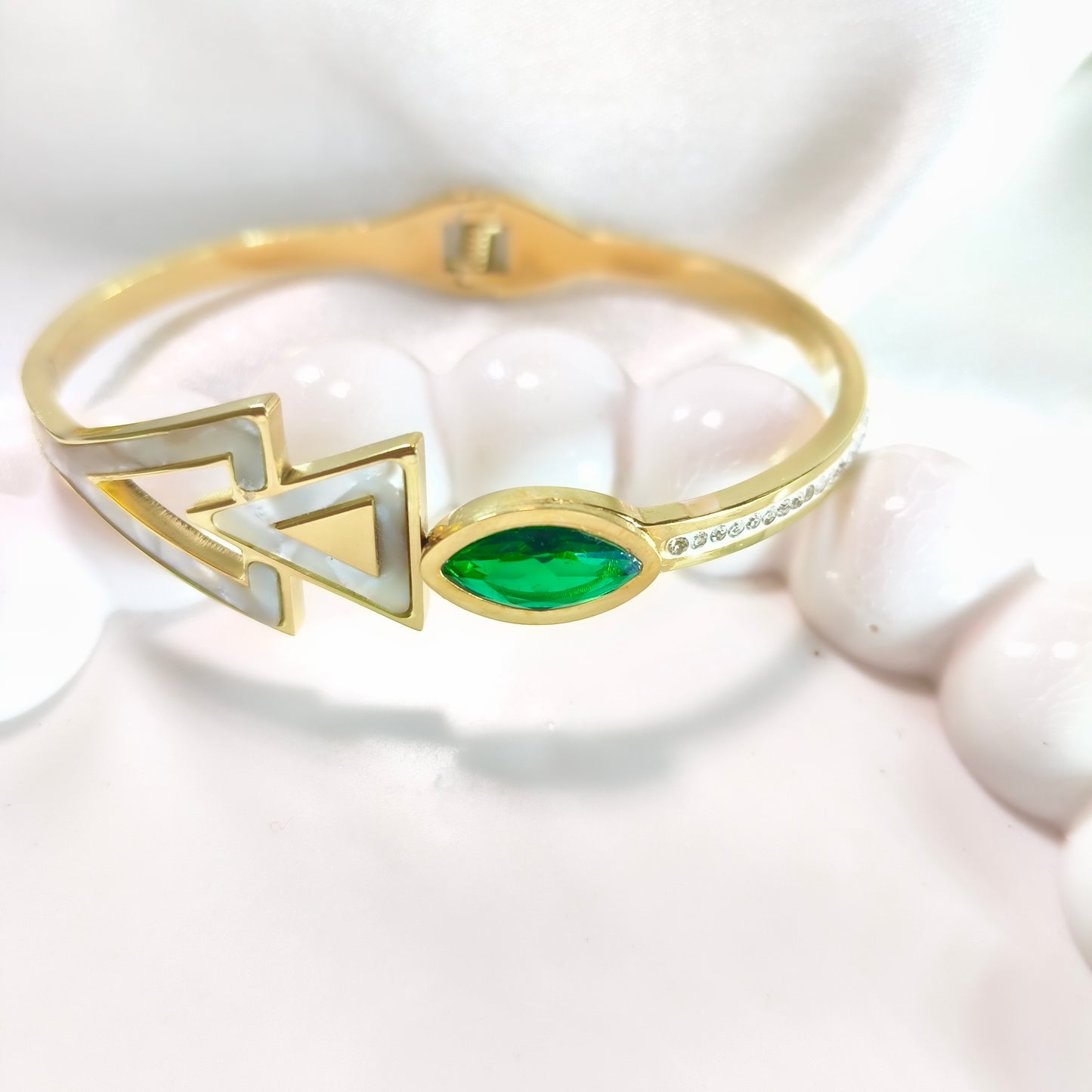 Victory Lucky Green Gem Bracelet