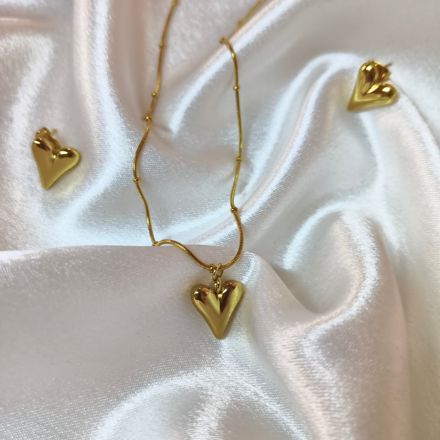 Loving heats pendant set