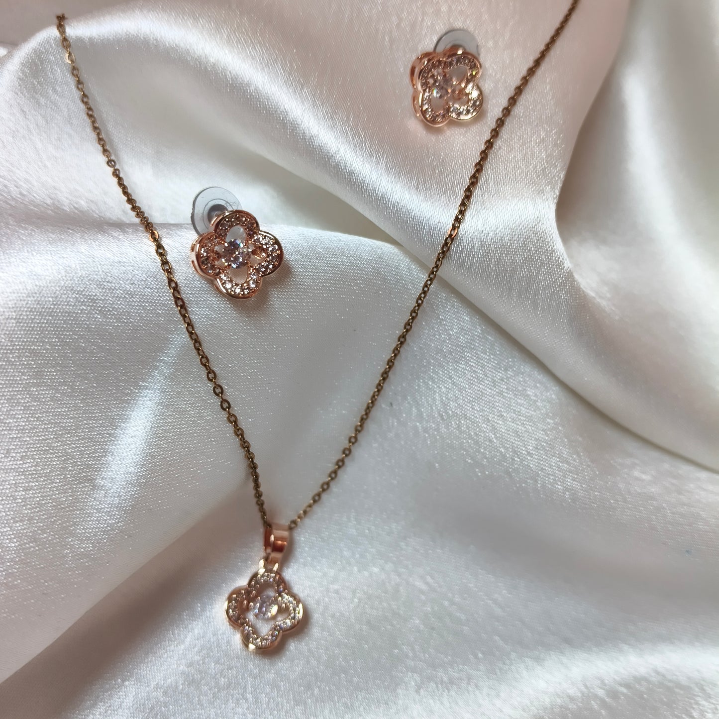 Clover Pendant set