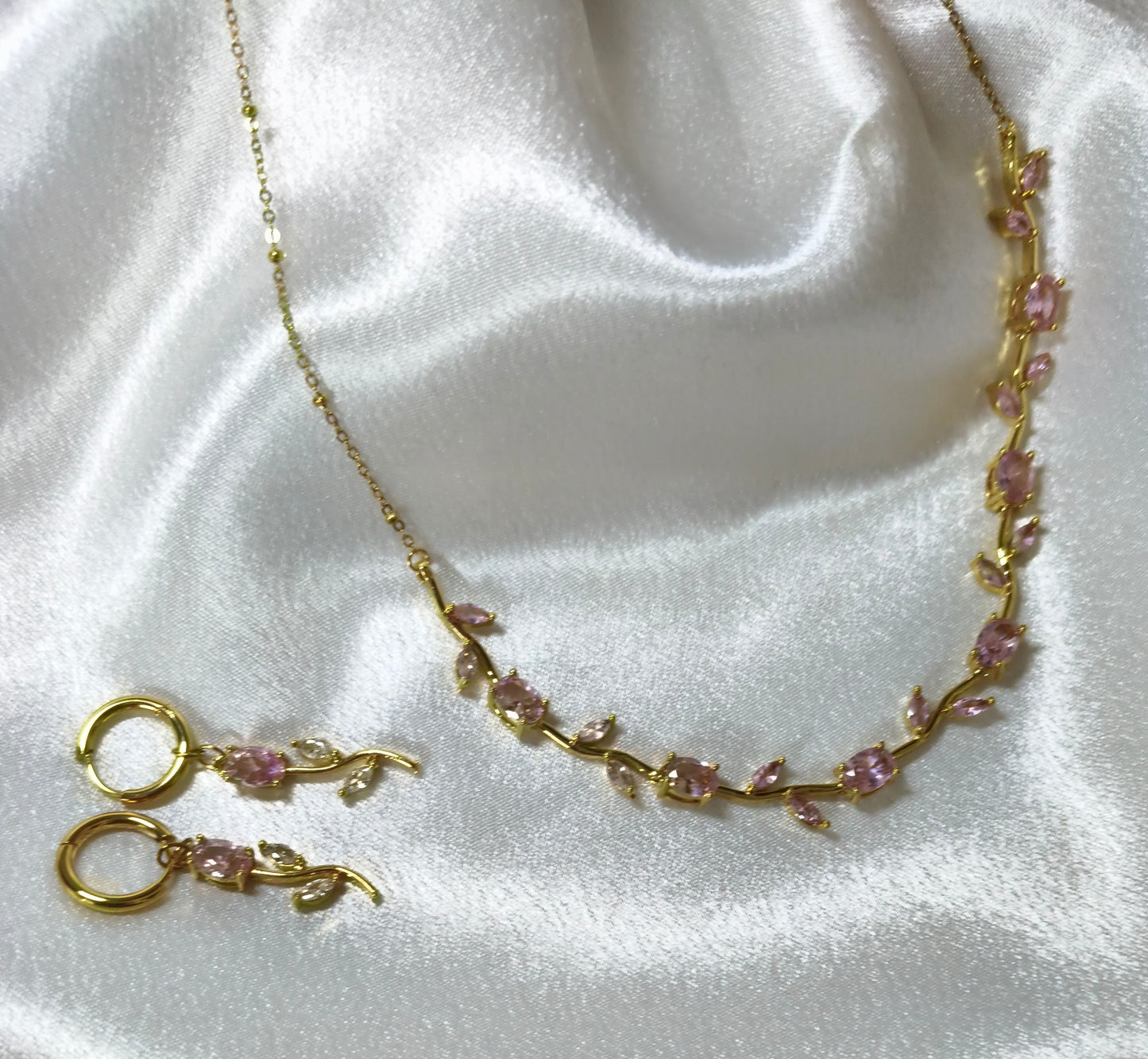 Tulip Golden Pendant Set