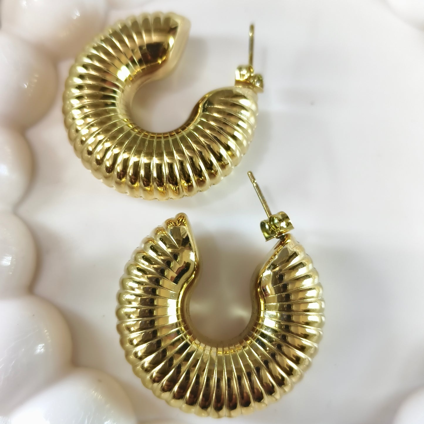 Golden Ribbed Earring