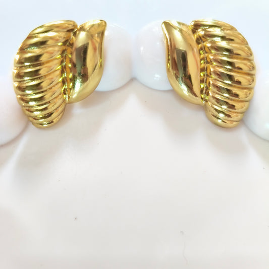 Shell Stud