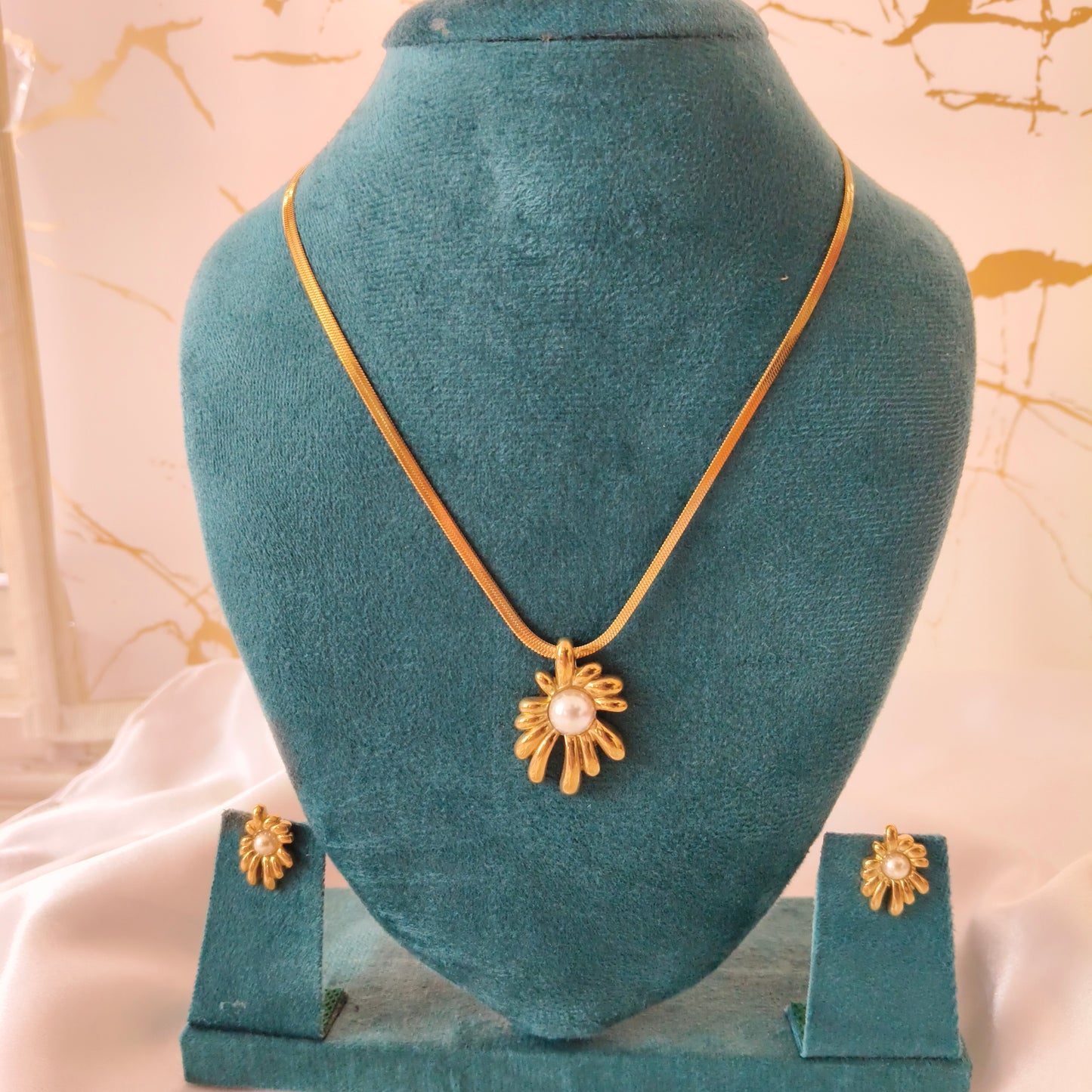 Floral Pearl Pendant set