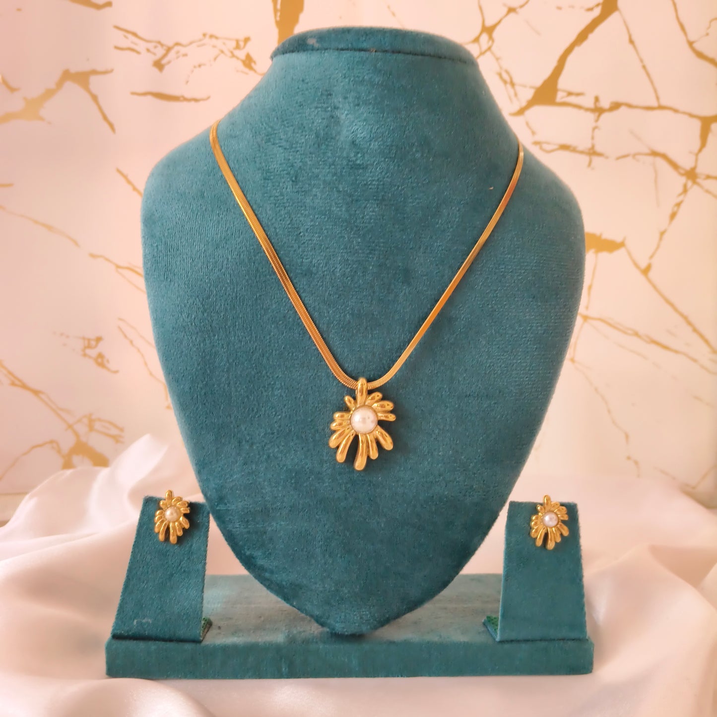 Floral Pearl Pendant set