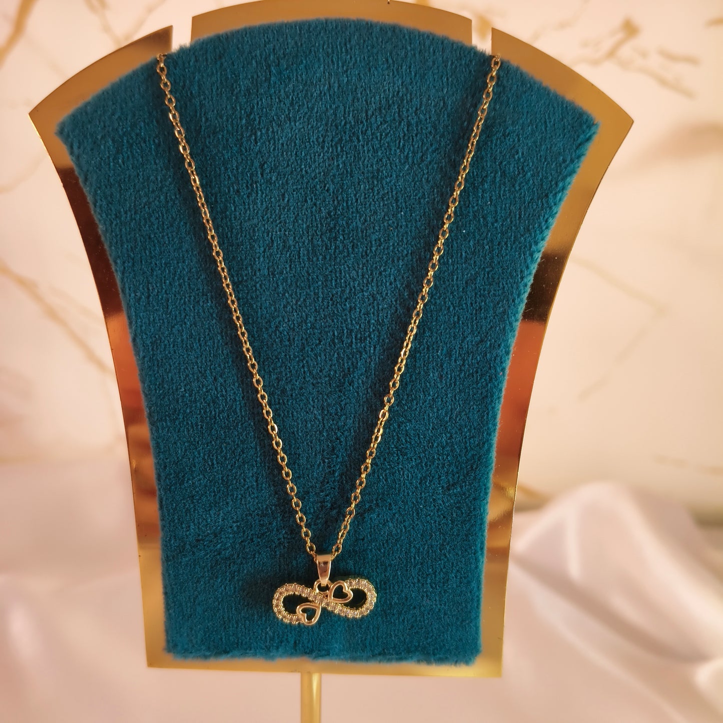 Infinity Diamond look Pendant set