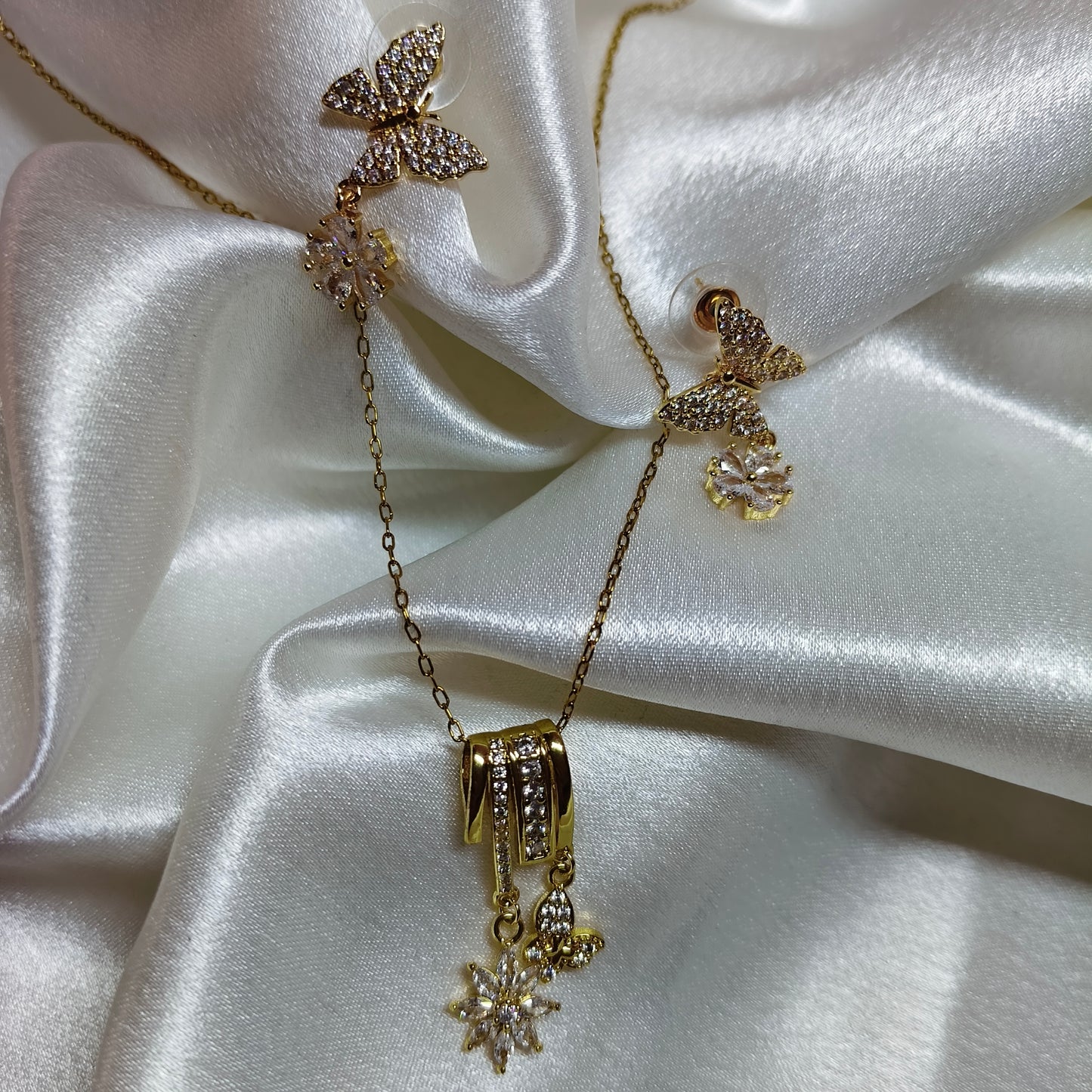 Diamond look Pendant set