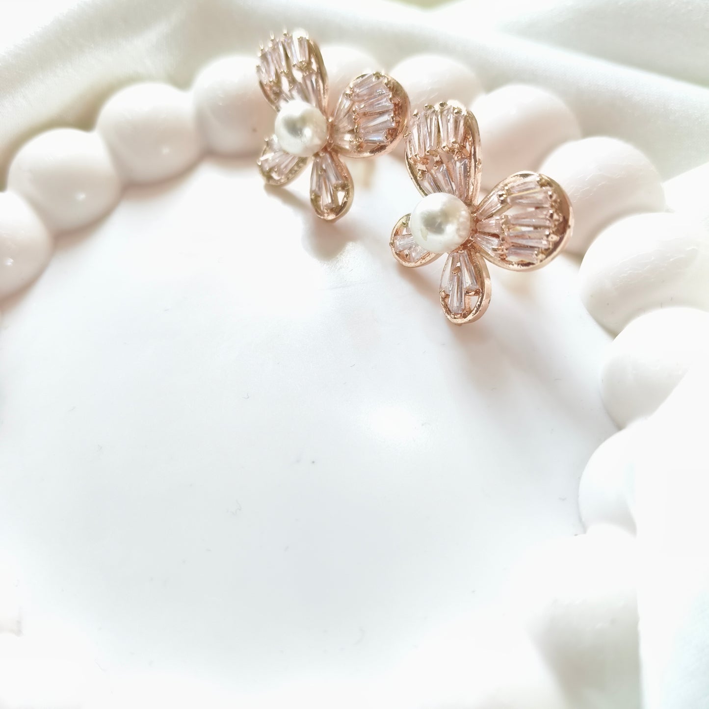 Floral Pearl Earring