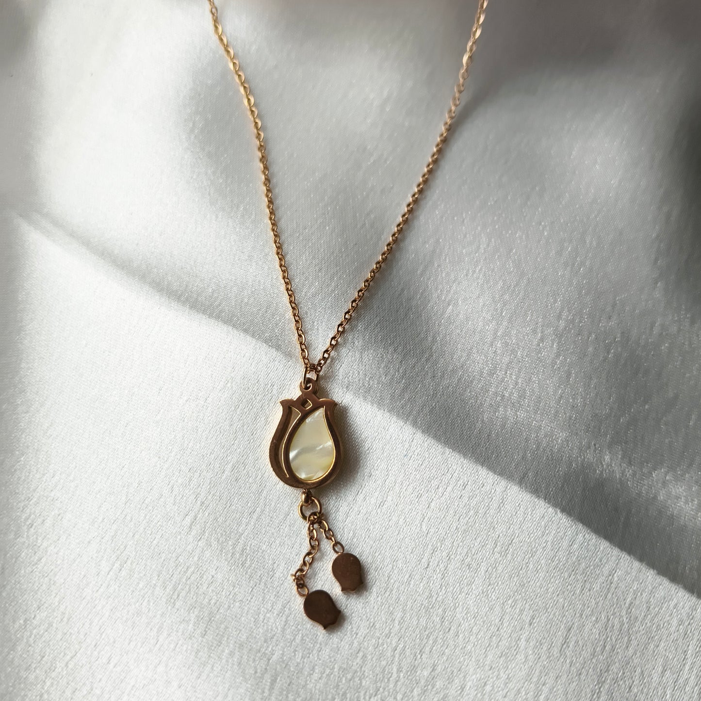 Tulip Necklace