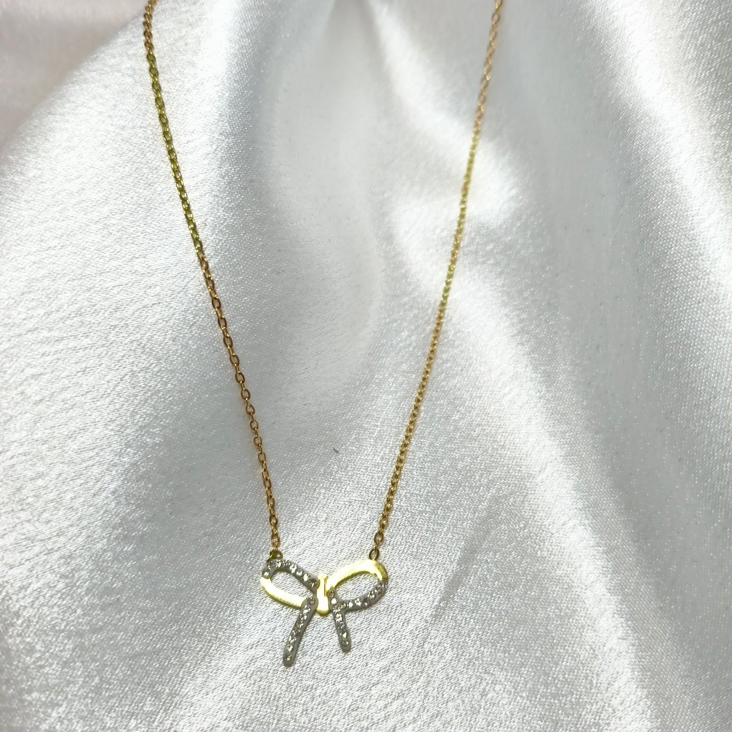 Bow Necklace