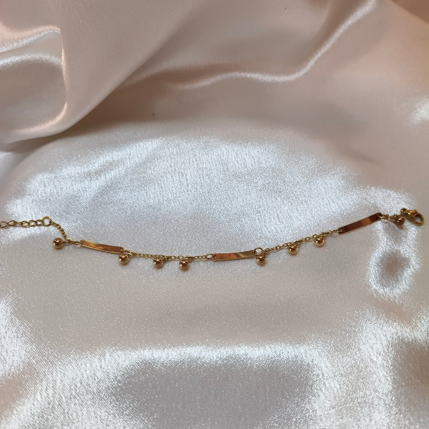 Sleek golden Balls Chain Bracelet