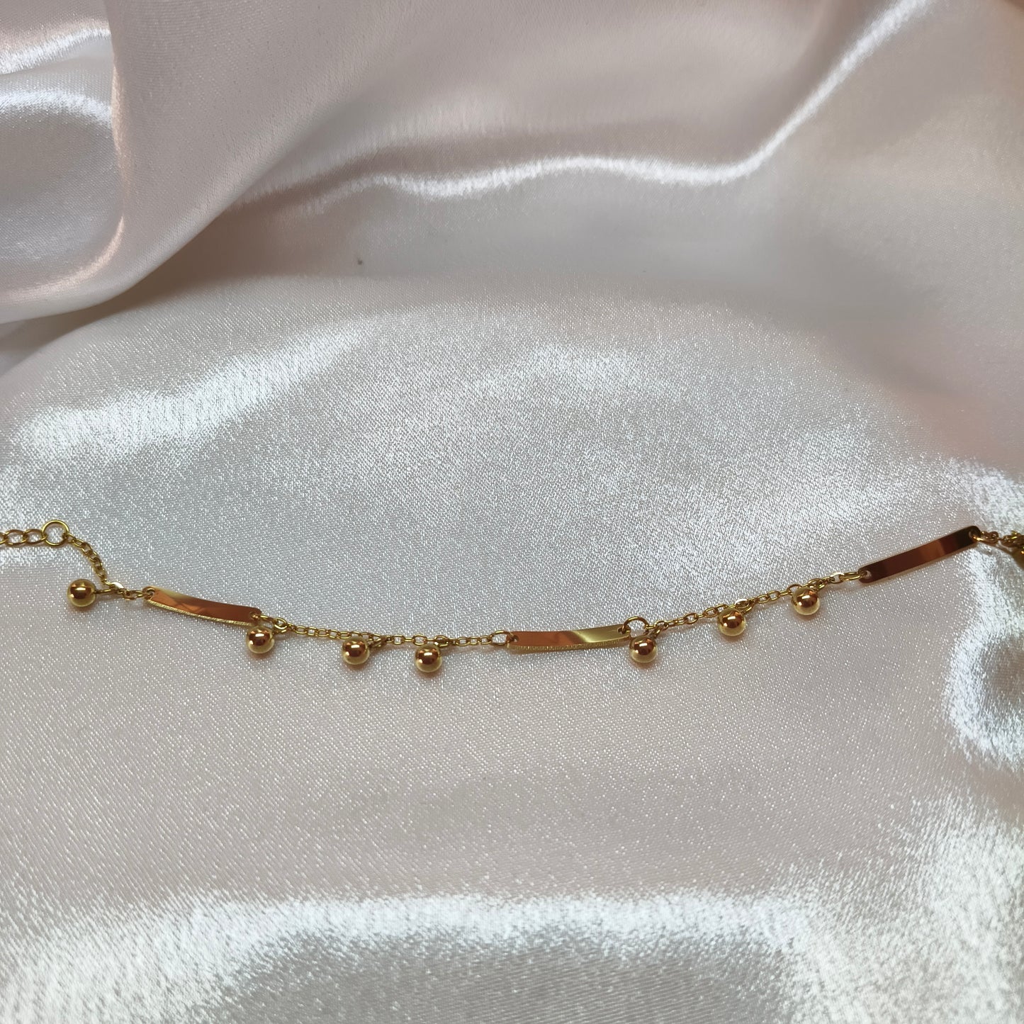 Sleek golden Balls Chain Bracelet