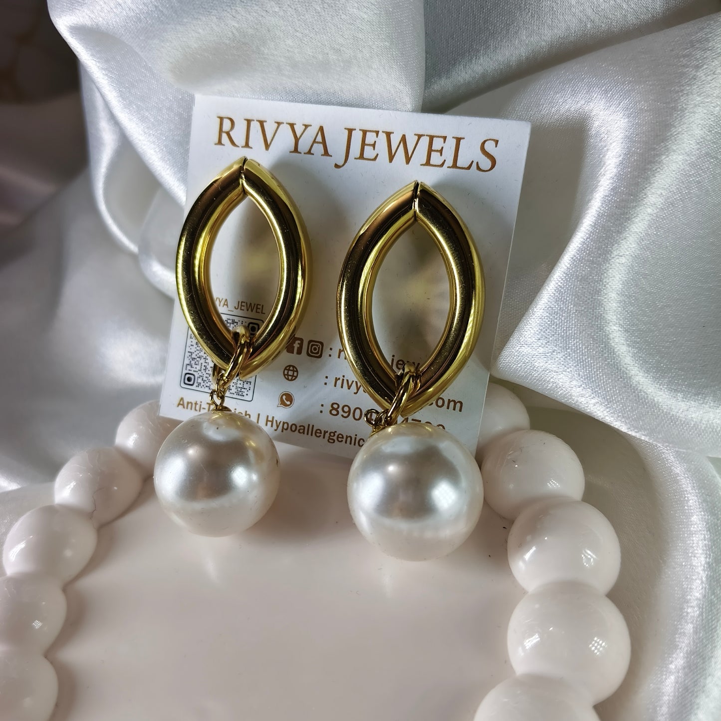 Statement Pearl Earring