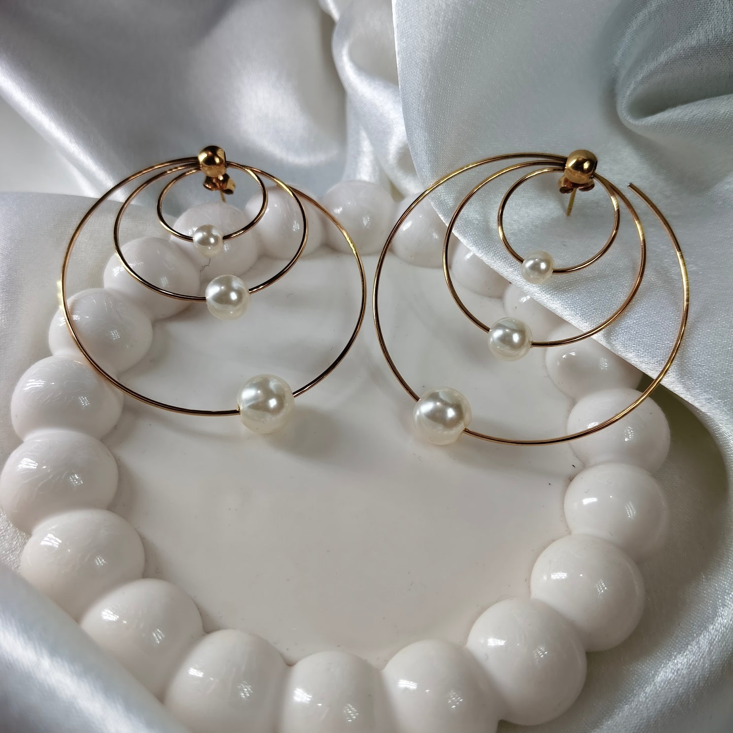 Contemporary Peral Hoop Studs