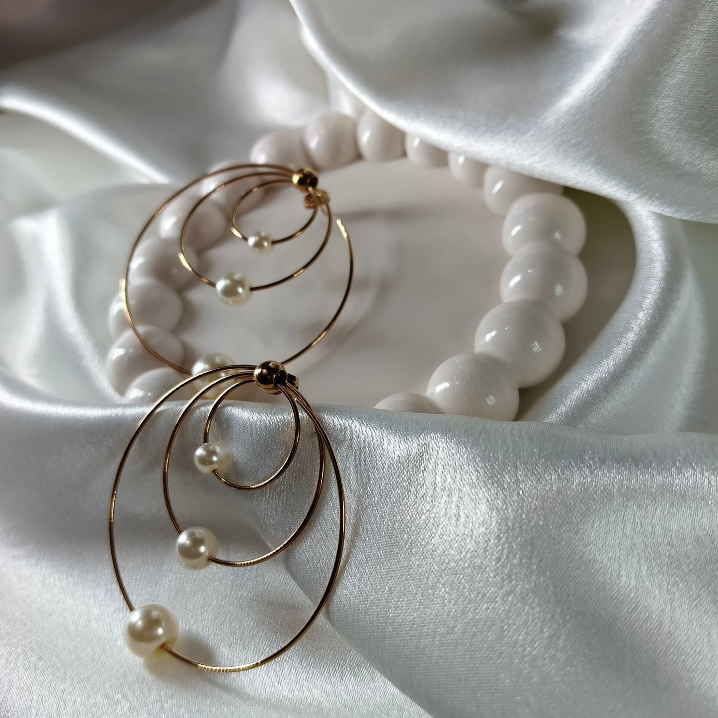 Contemporary Peral Hoop Studs