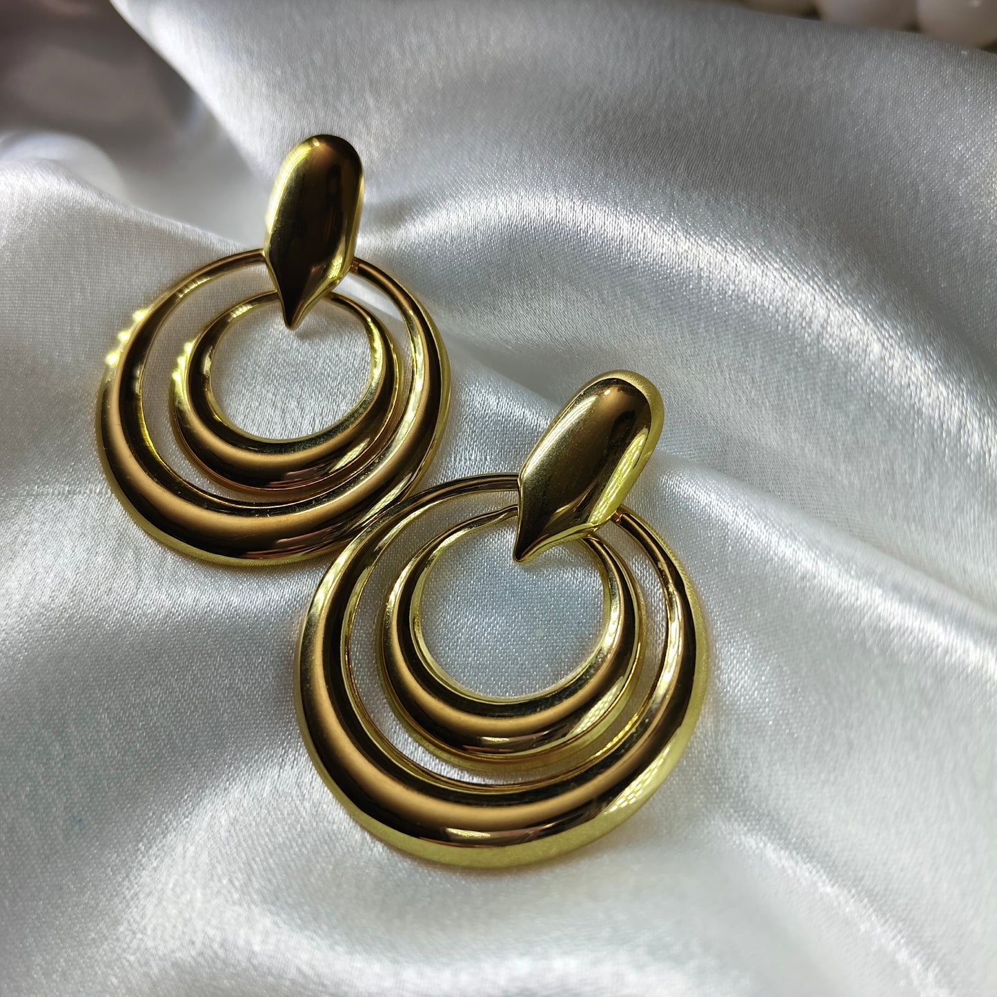 Double Hoop Elegance in Stud