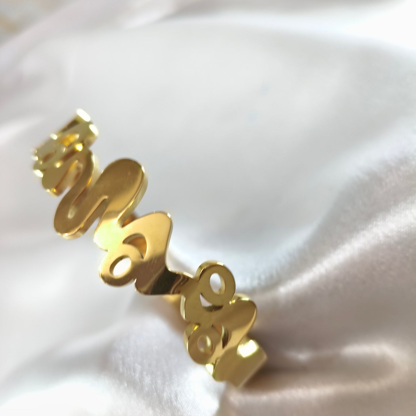 Curvy Bracelet