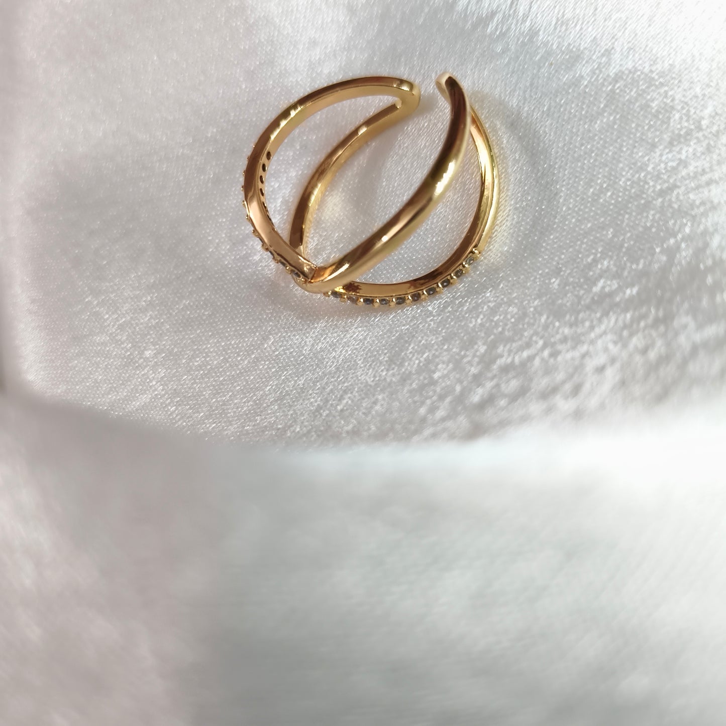 Criss Cross Diamond and Gold Ring