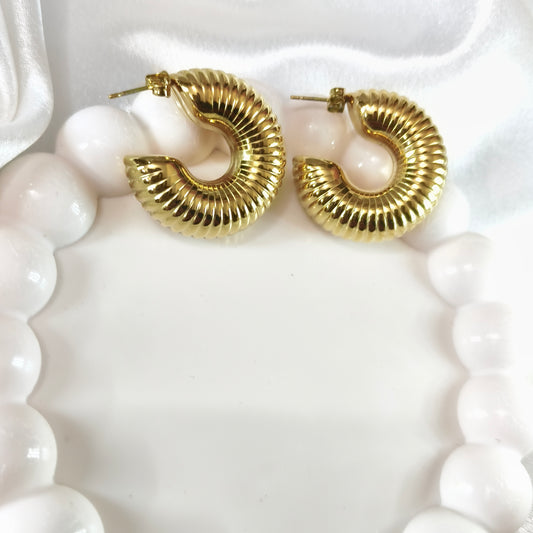 Golden Ribbed Earring