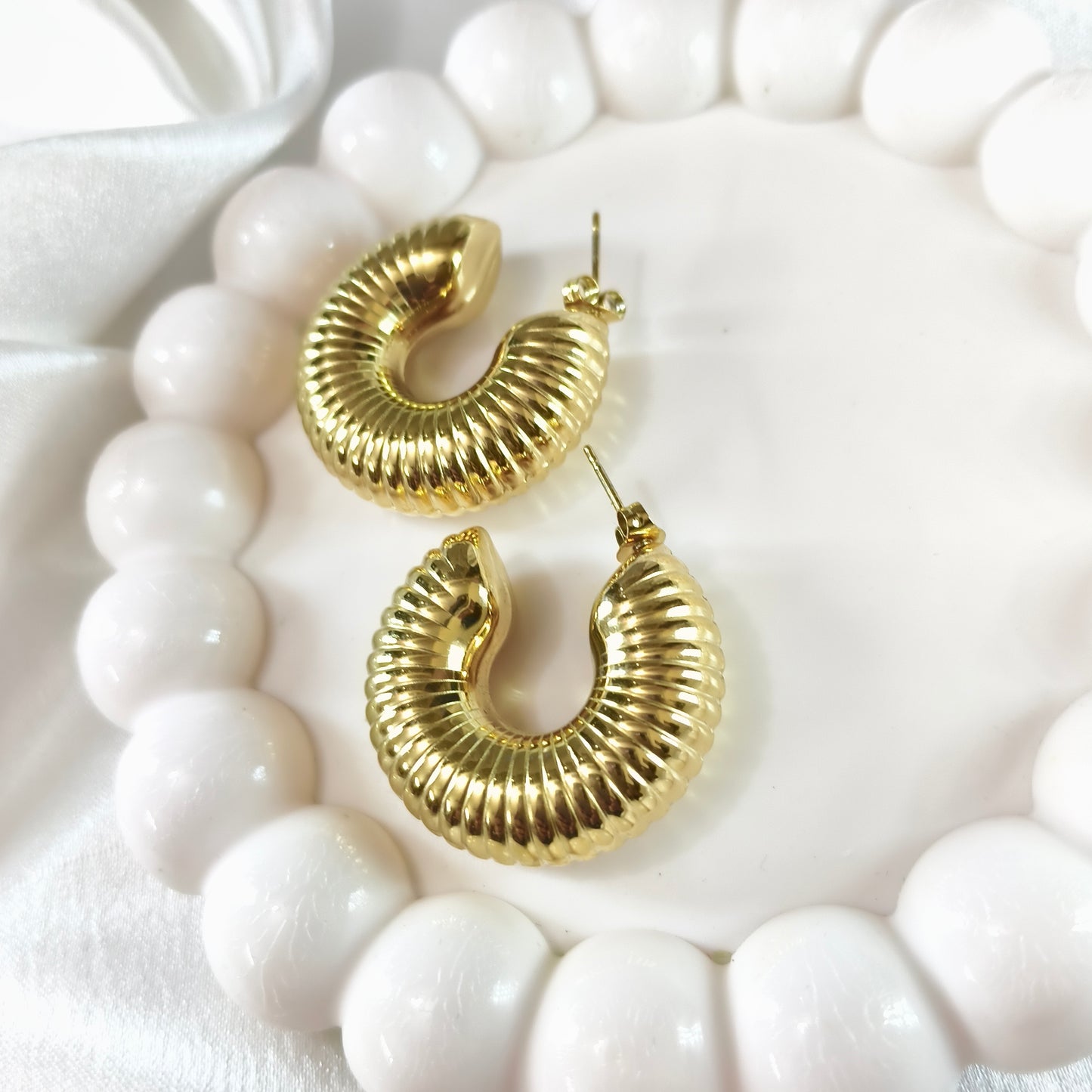 Golden Ribbed Earring